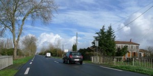 Barrage forcé deux gendarmes tirent