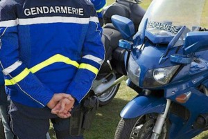 Les gendarmes ramènent un homme à la raison, dans le pays de Caux