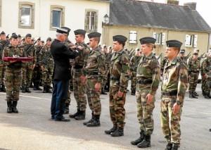 six-jeunes-eleves-ont-ete-decores-par-le-colonel-polaillon_2577668_570x405p