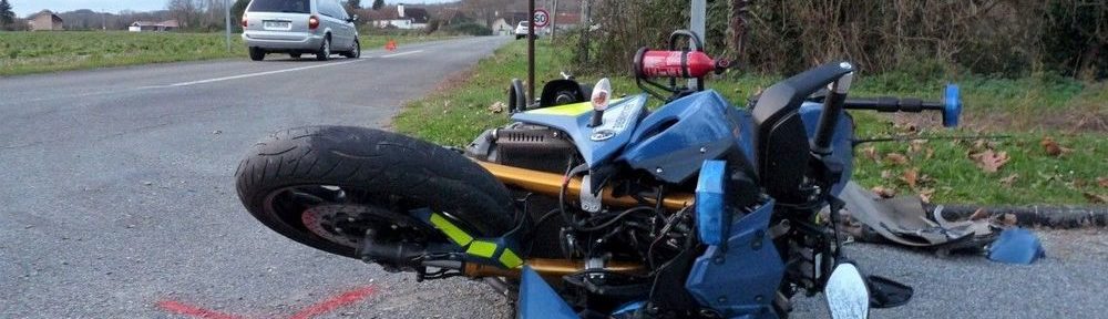 Une Automobiliste Renverse Un Motard De La Gendarmerie | AAMFG