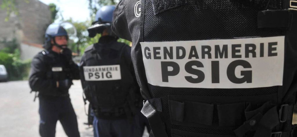 Un gendarme du PSIG de Rezé a été outragé et violenté pendant le transport du suspect.