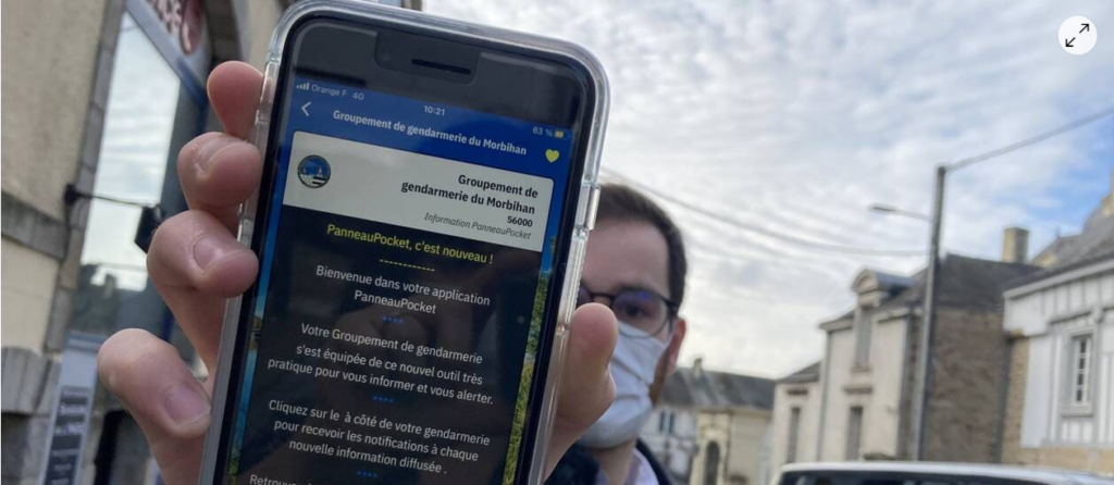 Il suffit de mettre dans ses favoris de l'application PanneauPocket le Groupement de gendarmerie du Morbihan pour obtenir leurs informations en temps réel.